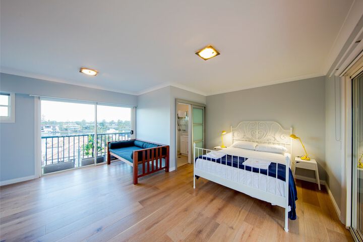 Room 11 of 29