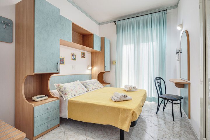 Room 6 of 94