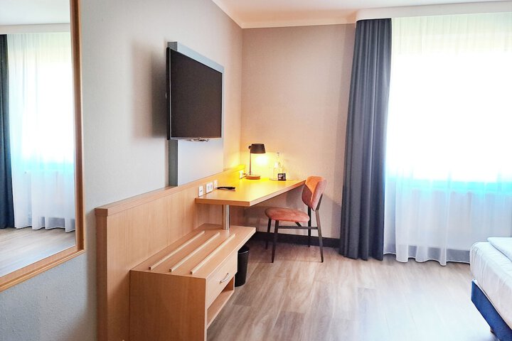 Room 27 of 84