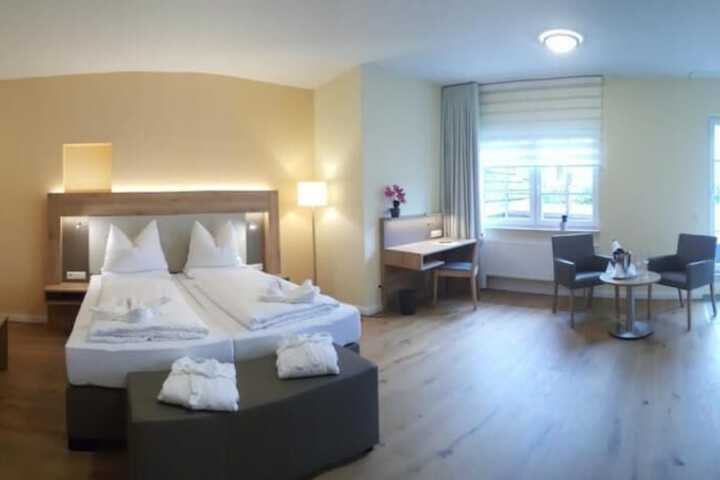Room 8 of 77