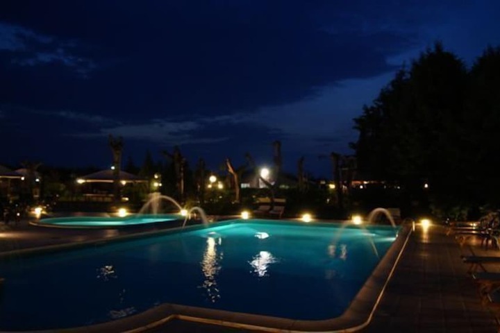 Pool 19 of 32
