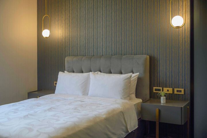 Room 15 of 36