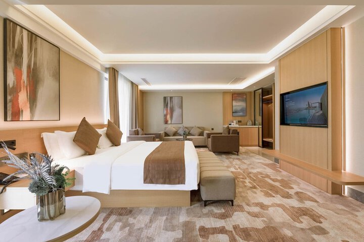 Room 17 of 46