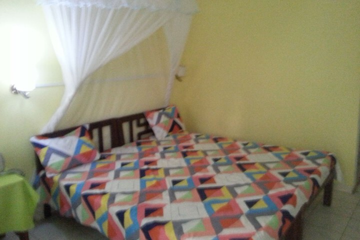 Room 6 of 28