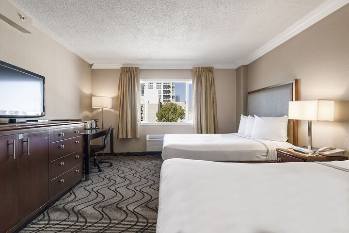 1 Queen Bed (12 of 23)