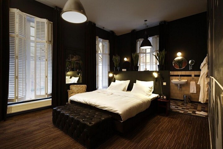 Room 9 of 68