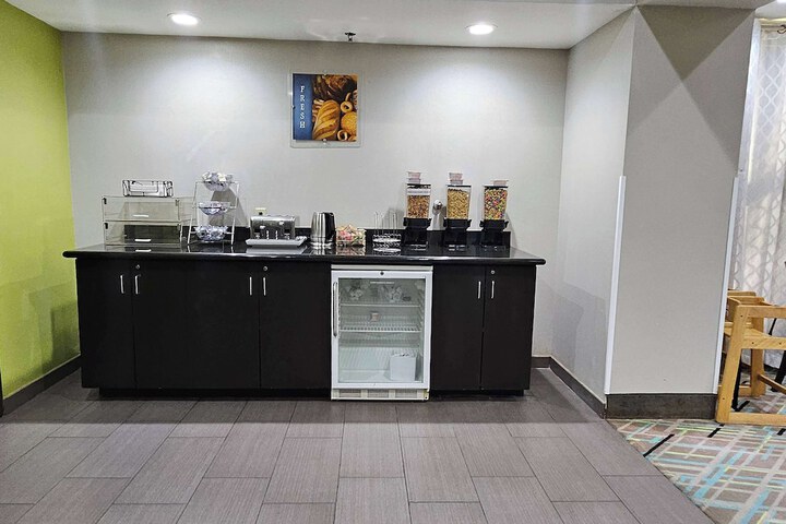 Breakfast/Coffee Service 65 of 76