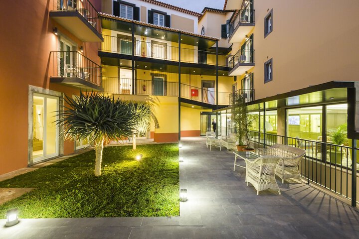 Hotel Exterior 62 of 75