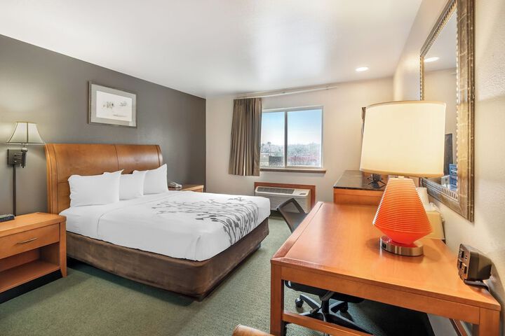 Room 10 of 18