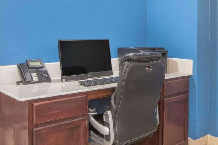 Business Center 5 of 6