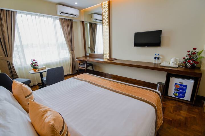 Room 5 of 33