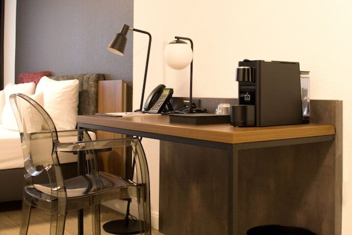 Room 15 of 28