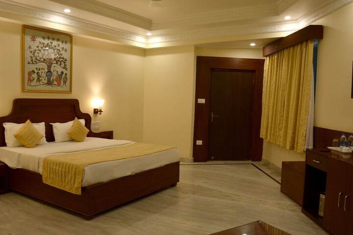 Room 6 of 32