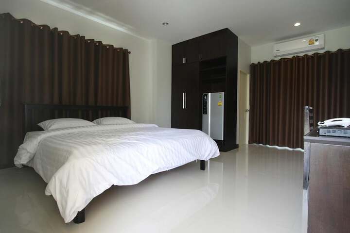 Room 2 of 32