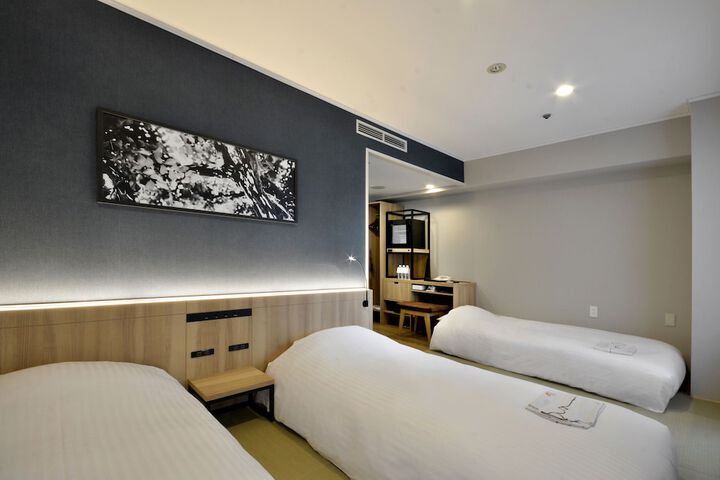 Room 12 of 83