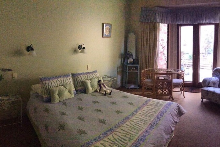 Room 9 of 18