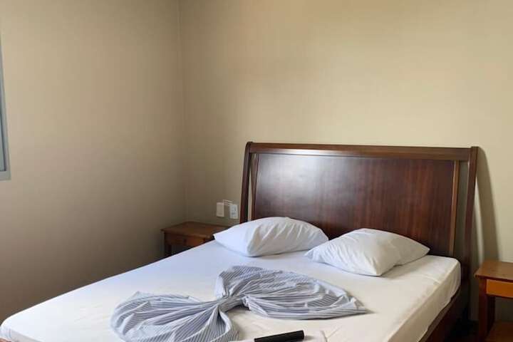 Room 4 of 16
