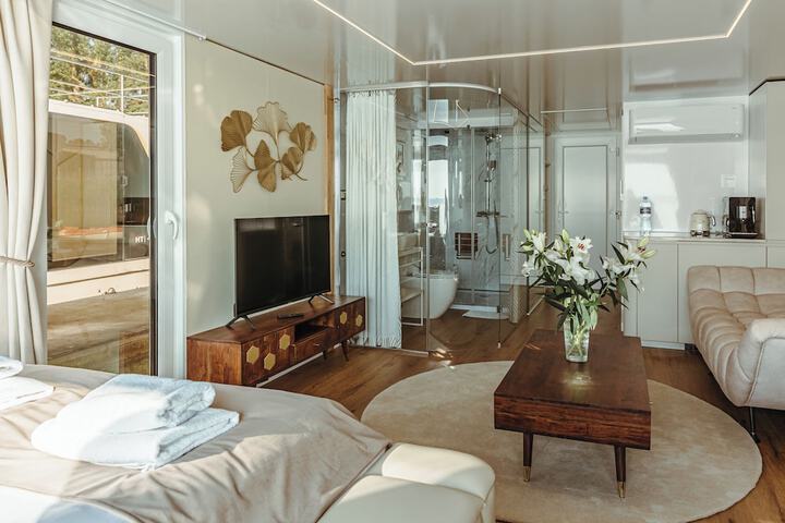 Room 44 of 82