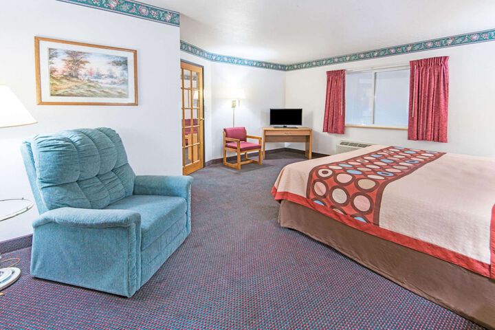1 King Bed Deluxe Suite (9 of 16)