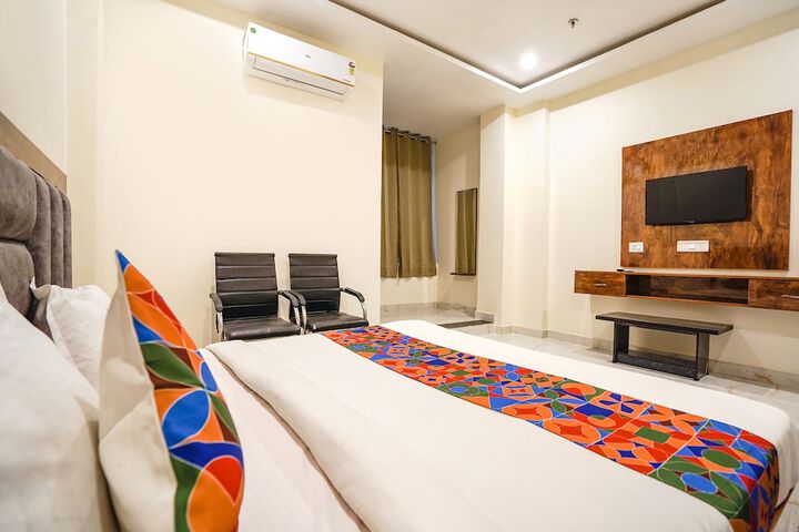 Room 7 of 25