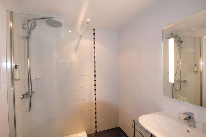 Room 44 of 91