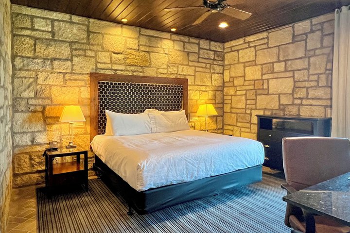 Room 6 of 175