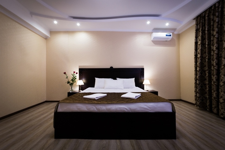 LUXURY HOUSE HOTEL