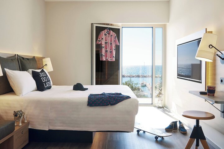 Room 25 of 66