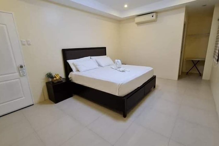 Room 10 of 68