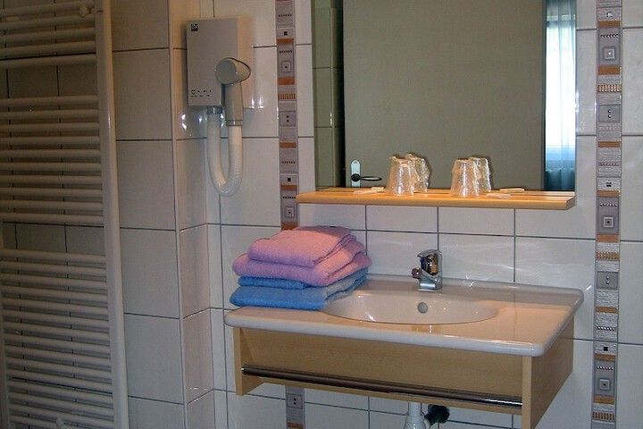 Room 5 of 10