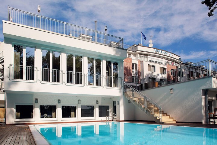 Pool Hotel