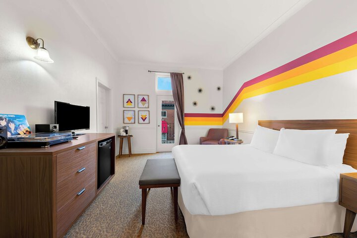 1 Queen Bed (6 of 16)