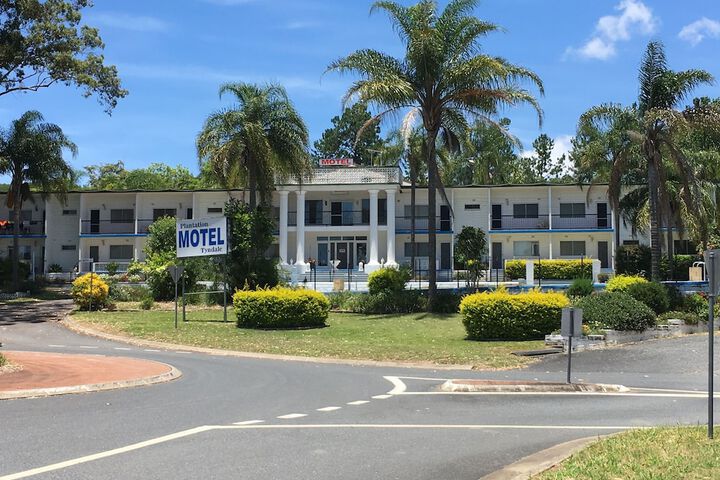 Hotel Exterior 15 of 22