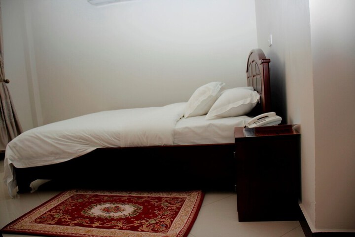 Room 3 of 117