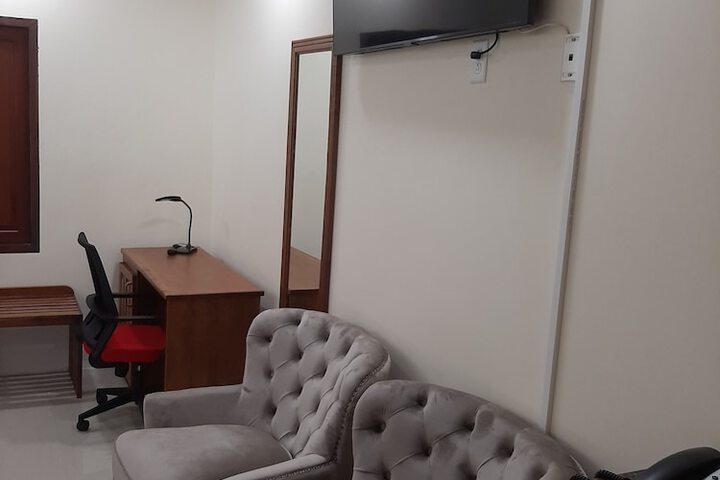 Room 8 of 35