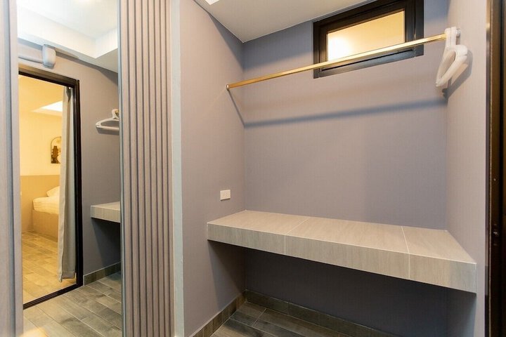 Room 6 of 20
