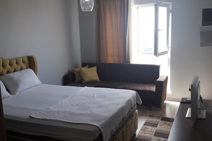 Room 4 of 18