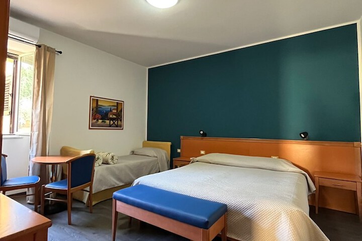 Room 8 of 37