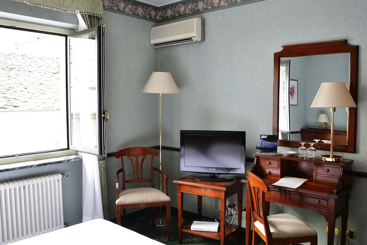 Room 18 of 53
