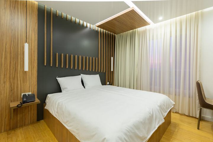 Room 15 of 81