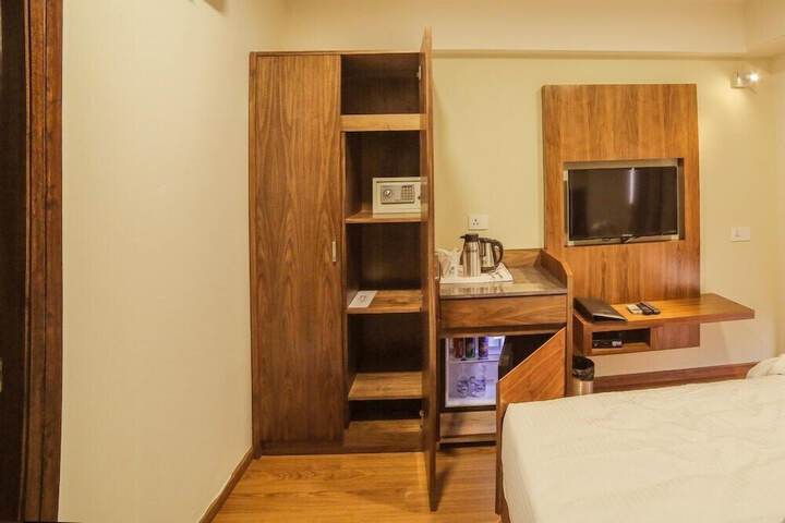 Room 5 of 20