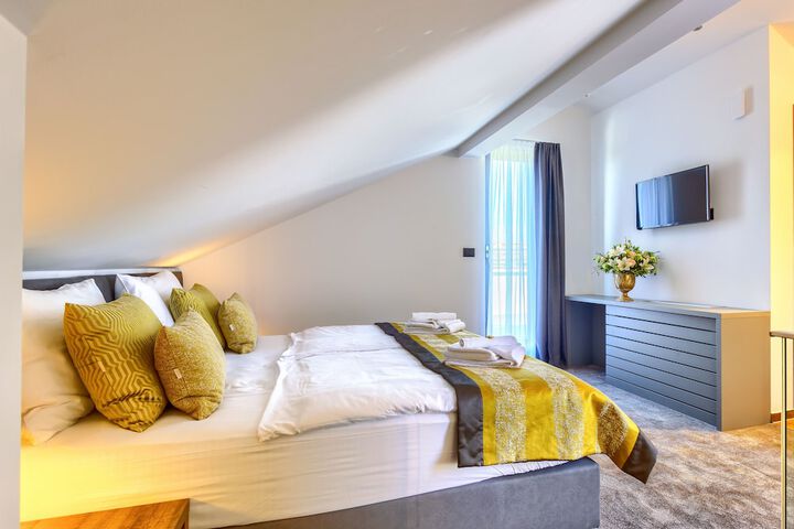 Room 40 of 114
