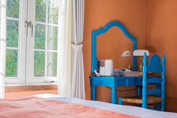 Room 10 of 65
