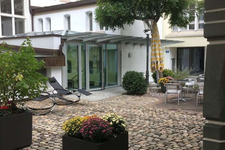Hotel Exterior 50 of 52