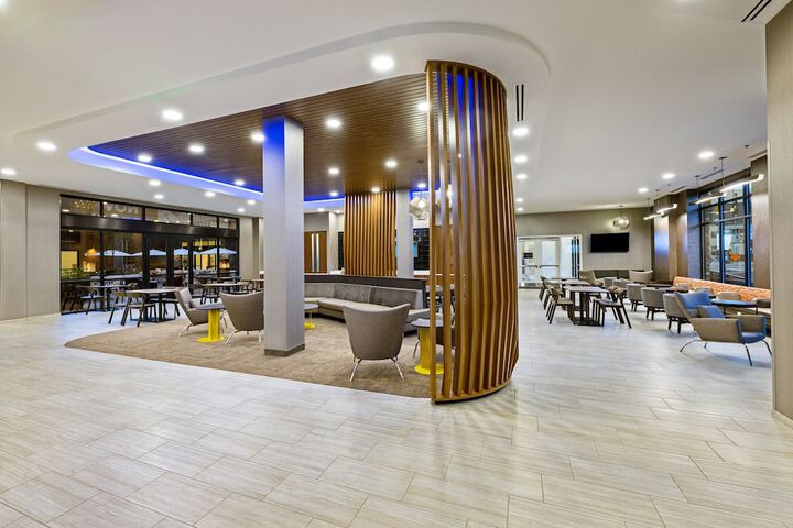 Lobby lounge