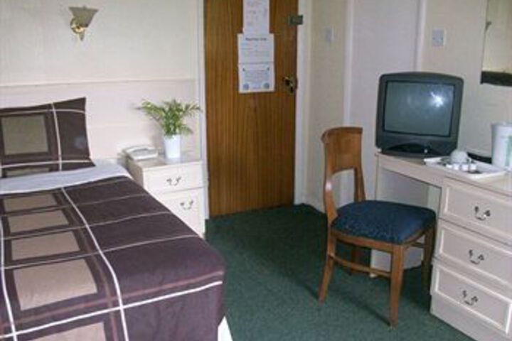 Room 8 of 12