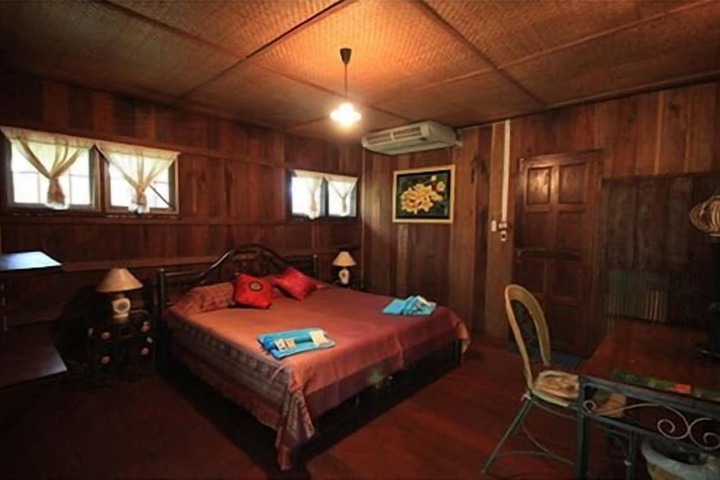 Room 5 of 33