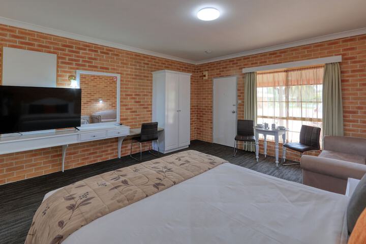 Room 6 of 43