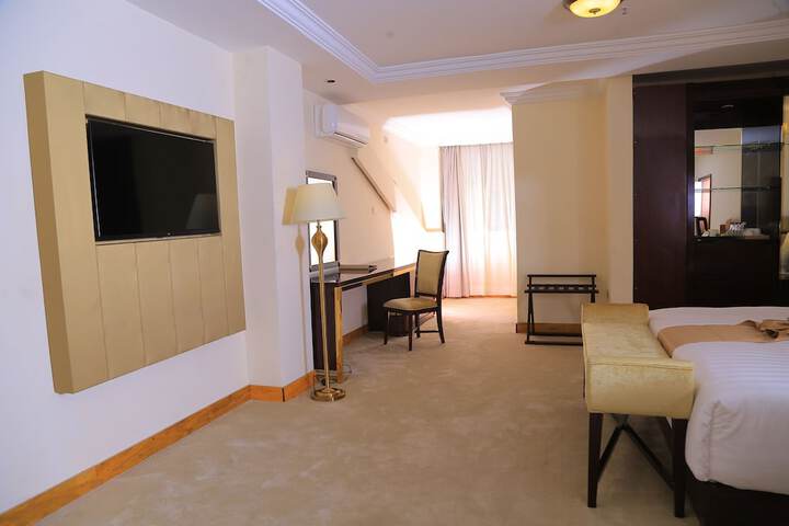 Room 6 of 27