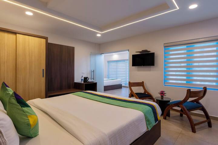 Room 10 of 28